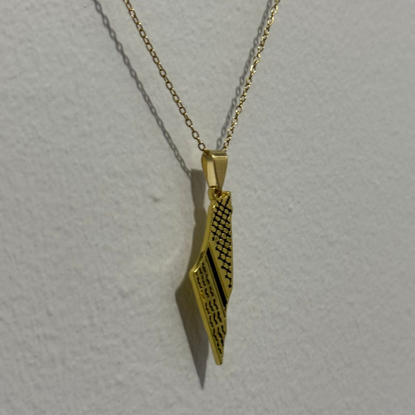 Keffiyeh-Engraved Palestine Map Necklace – Gold