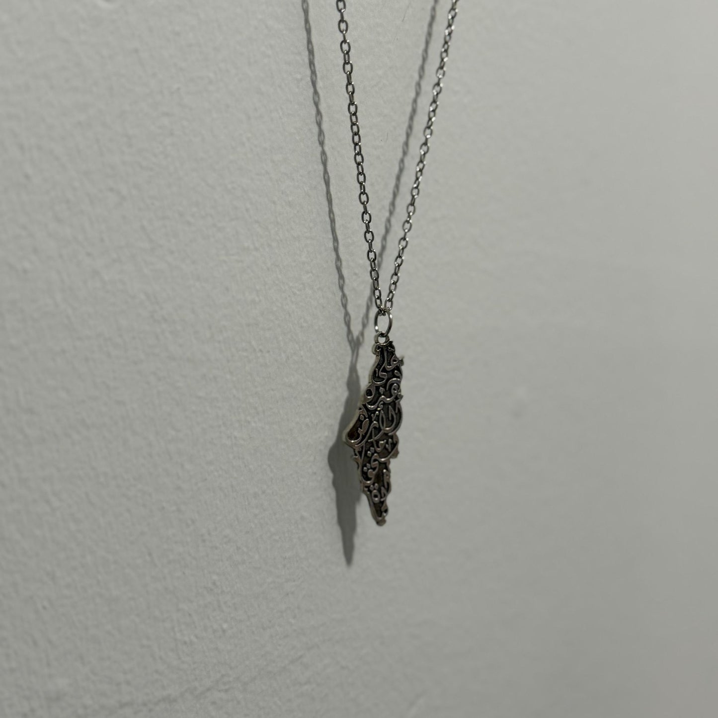 Arabic Calligraphy Palestine Map Necklace – Silver