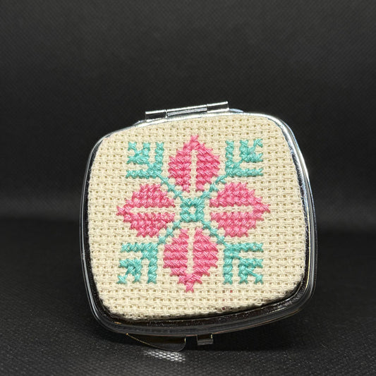 Palestinian Tatreez Compact Mirror – Handcrafted | 100% Handmade | Authentic Design