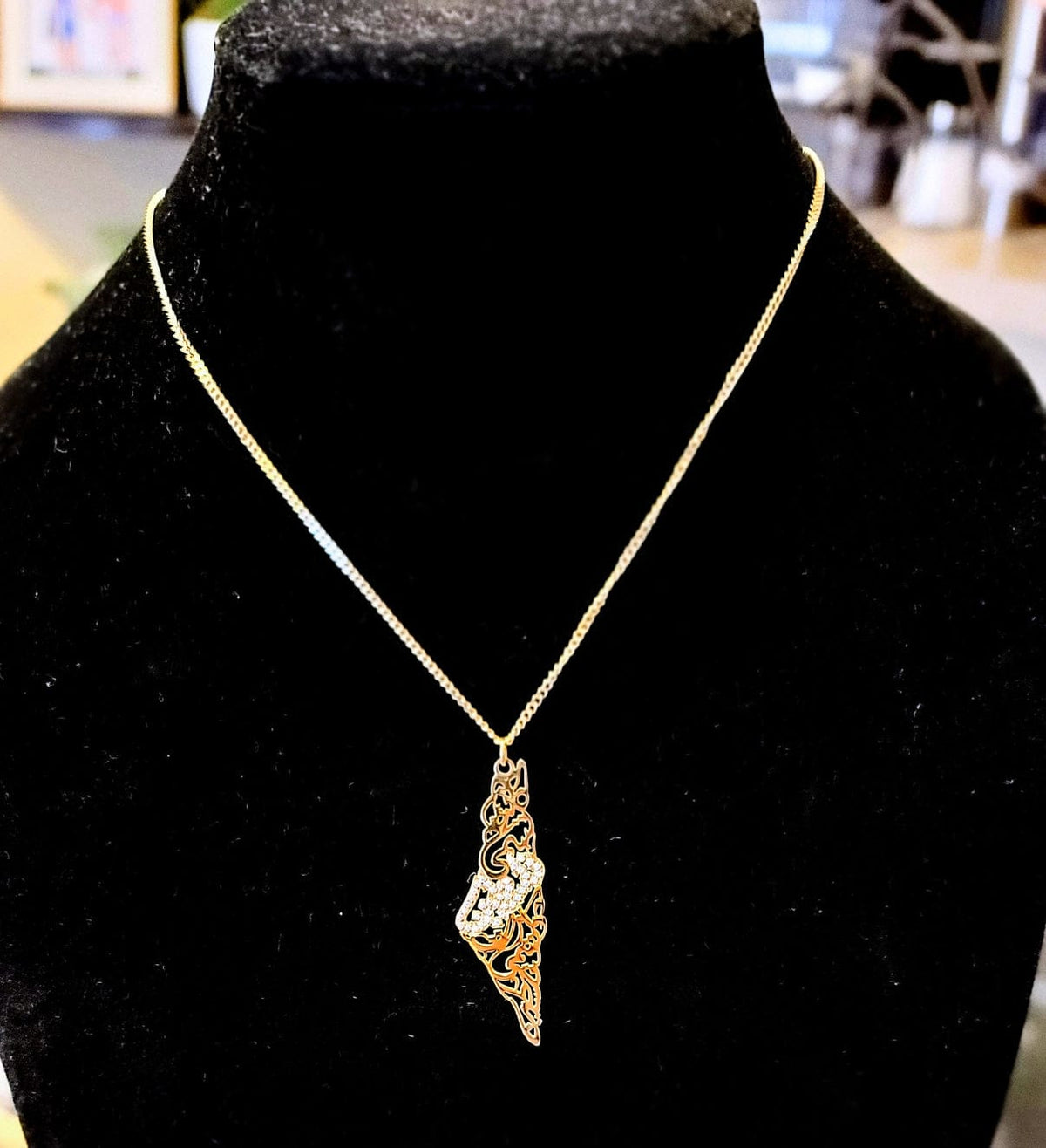 Golden Palestine Map Necklace – Arabic Calligraphy Design with Crystal Accents